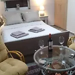 Giannis, A Breath Away From Athens! Apartman *