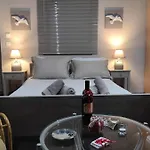 Giannis, A Breath Away From Athens! Apartman *