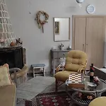 Giannis, A Breath Away From Athens! Apartman