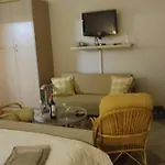 Giannis, A Breath Away From Athens! Apartman *