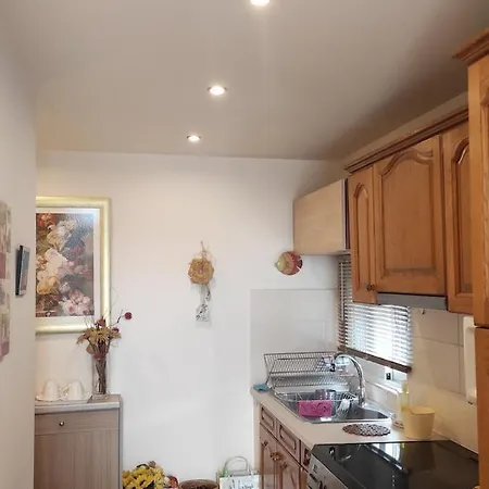 Apartament Giannis, A Breath Away From Athens! *