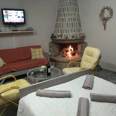 Giannis, A Breath Away From Athens! Appartamento