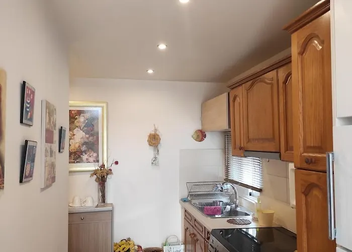 Apartament Giannis, A Breath Away From Athens! *