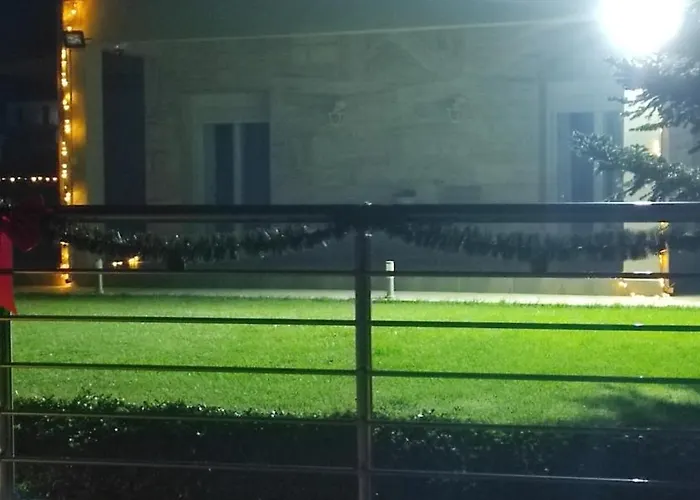 Giannis, A Breath Away From Athens! Appartamento *