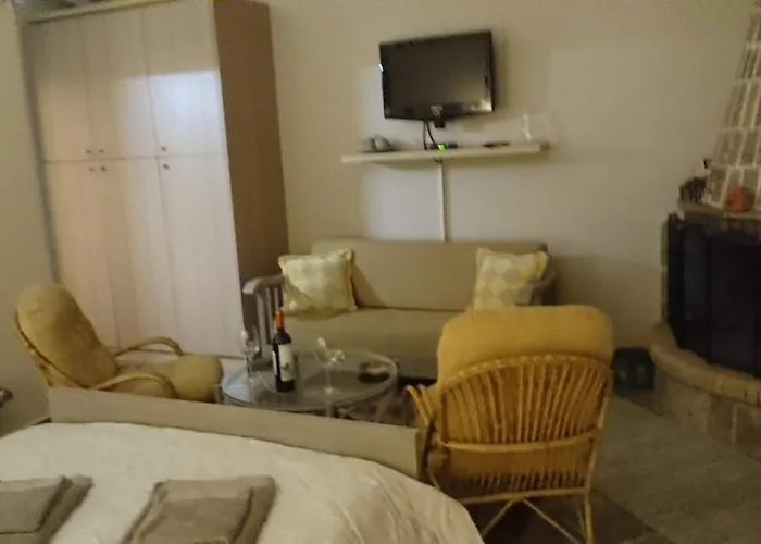 Giannis, A Breath Away From Athens! Appartamento *